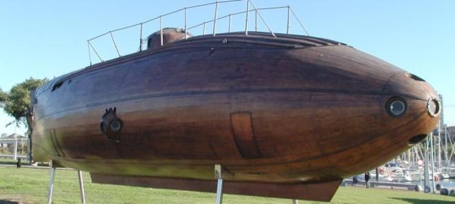 Réplica del submarino de madera de Monturiol